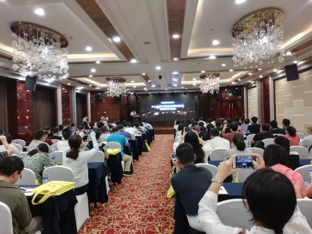 計(jì)算機(jī)工程學(xué)院教師參加Web前端開發(fā)職業(yè)技能等級(jí)證書標(biāo)準(zhǔn)研討交流會(huì)